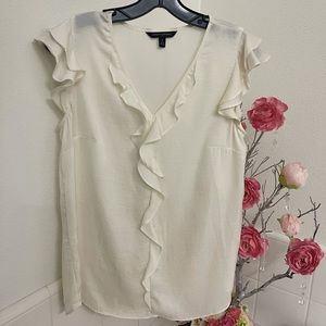 Beautiful short sleeve top with ruffles.